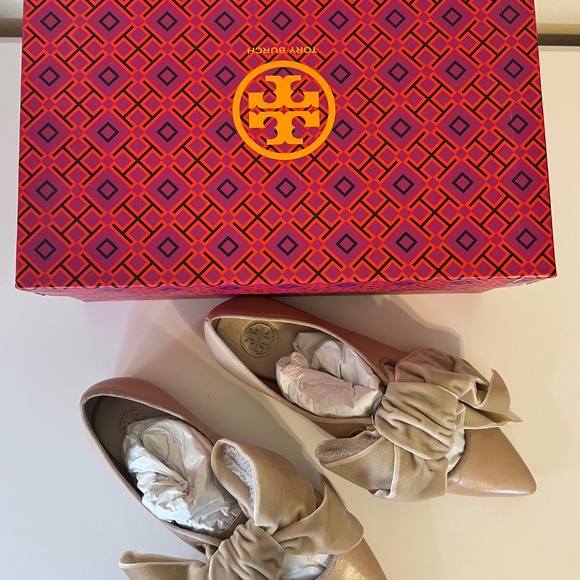 New in Box Tory Burch Clara Bow Flats in Nude - Size 5.5 - Picture 7 of 9